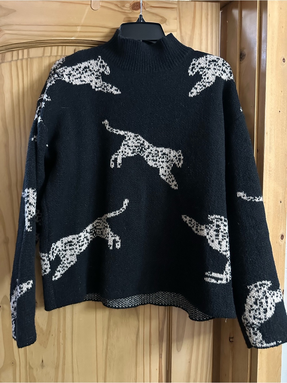 SHEIN Black Sweater with Cream Leopard Silhouette